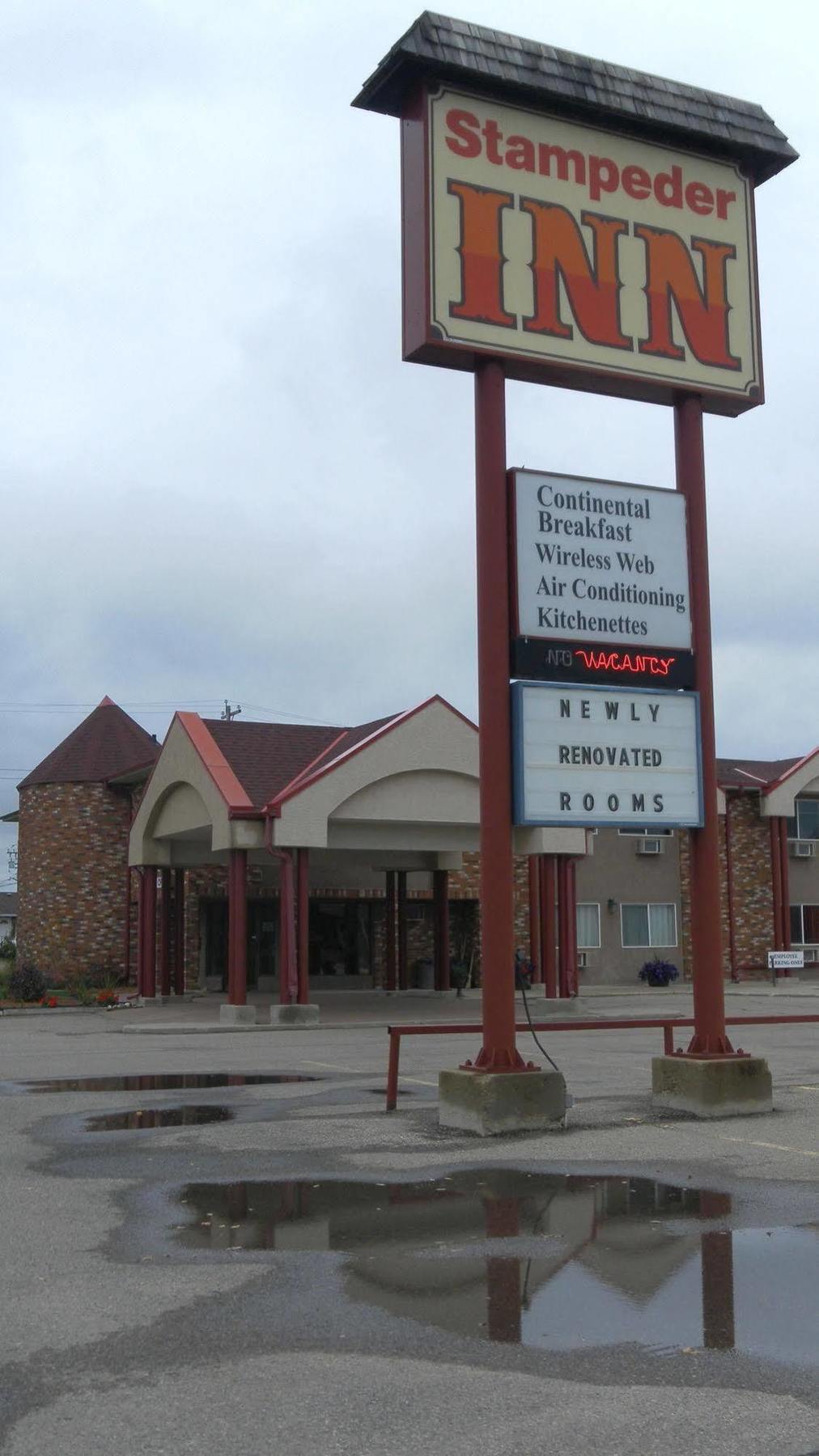 Stampeder Inn Ponoka Esterno foto